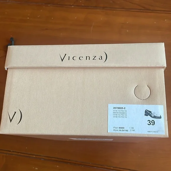 EUC- Anthropologie -Vicenza Square Toe Black and White Loafer size 39 - Picture 6 of 6